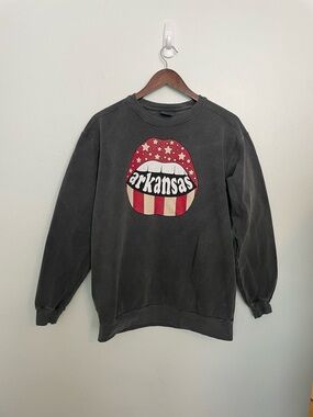 Comfort Colors Charcoal Crewneck with Red & Cream Arkansas Graphic Womens Medium